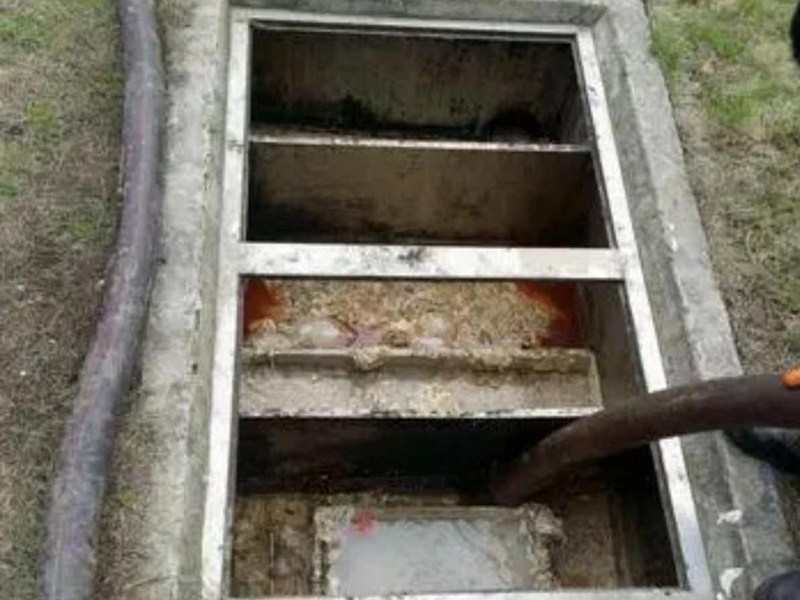 塔什库尔干隔油池清理