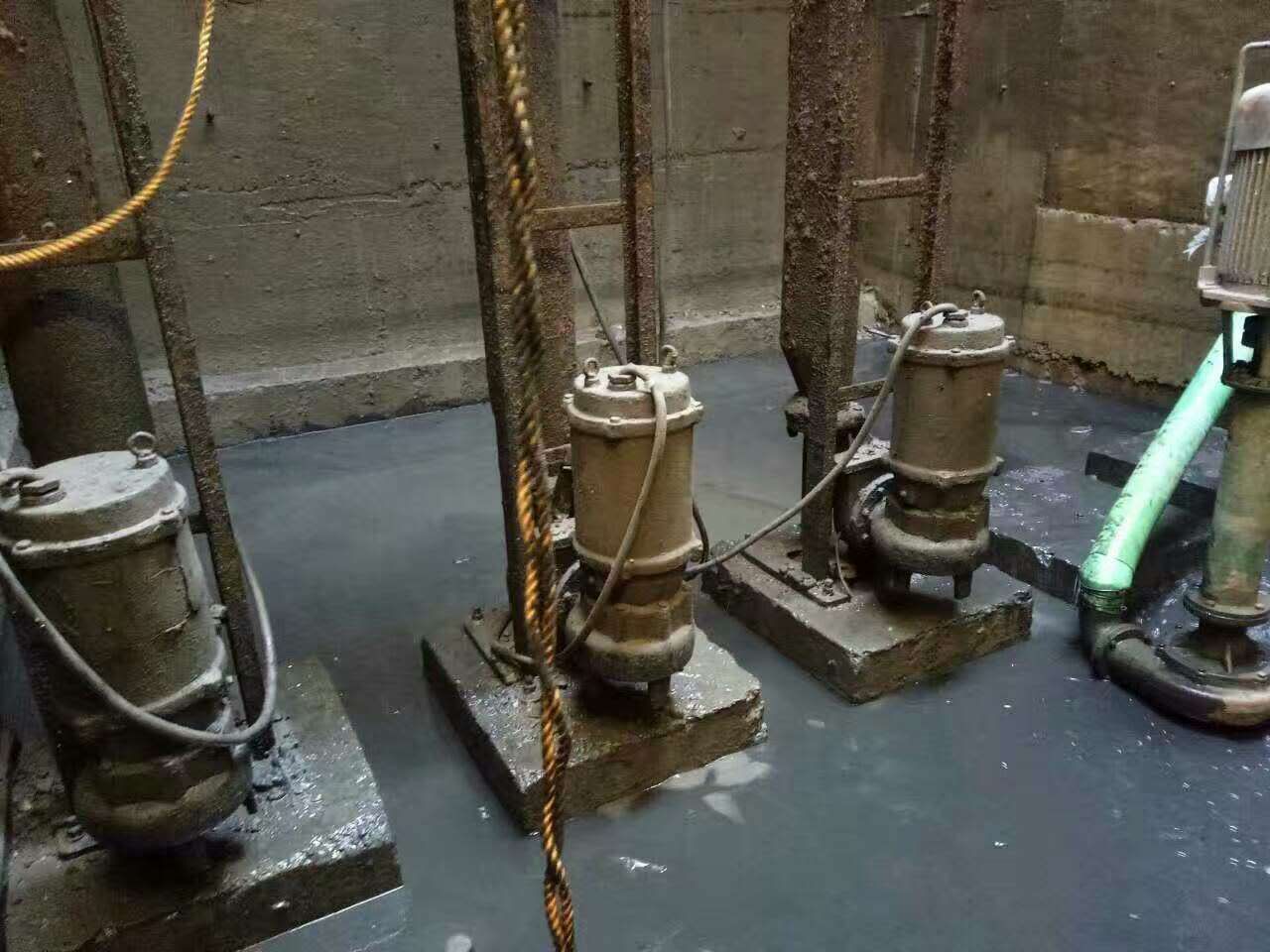 塔什库尔干污水池清理