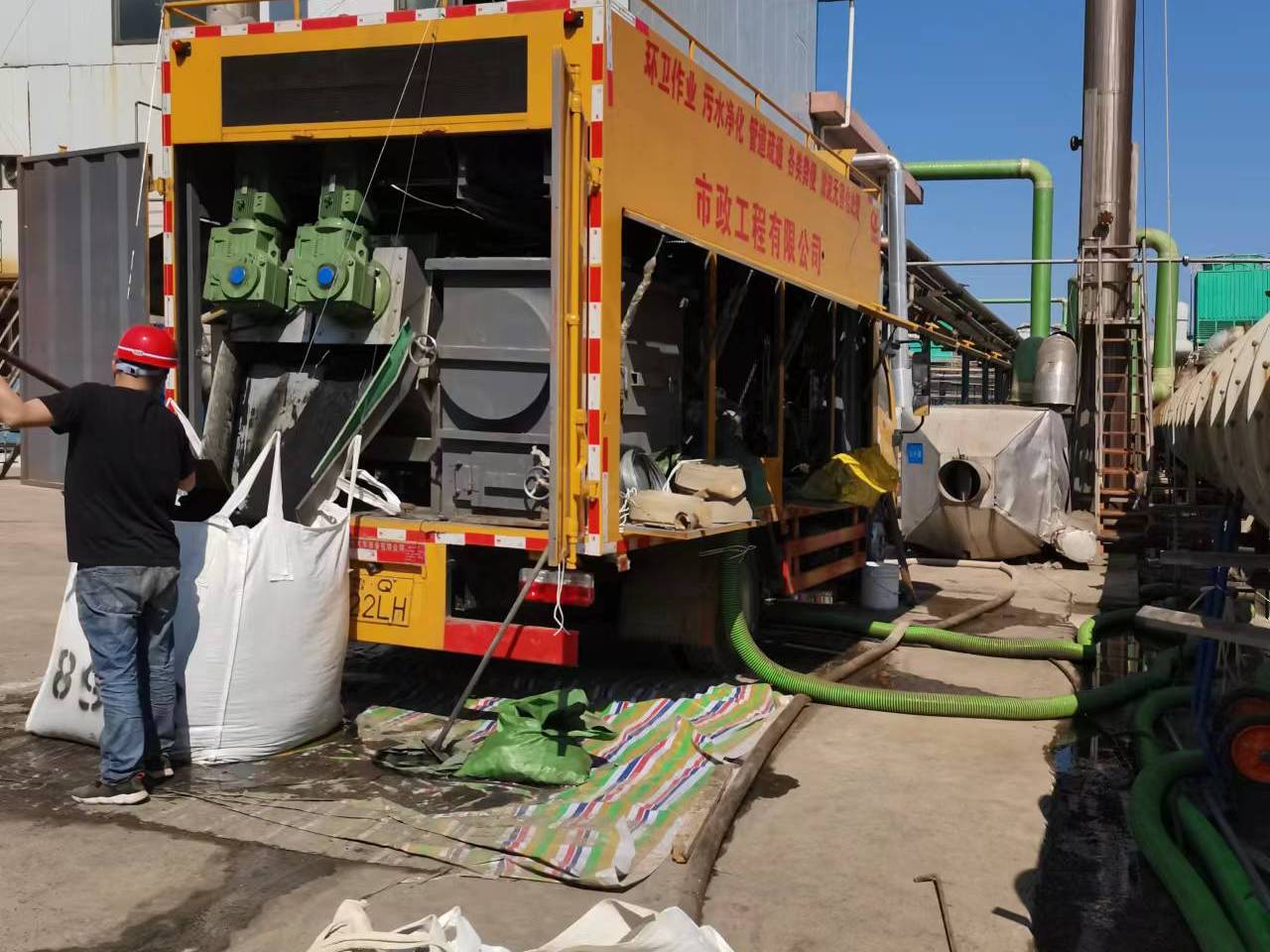 塔什库尔干淤泥压干处理