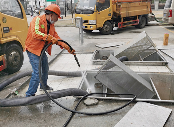 塔什库尔干隔油池清理